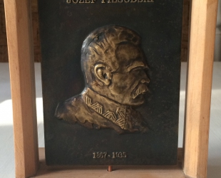 Łęski Paweł - Józef Piłsudski (awers), mosiądz, 10x14 cm, 2016